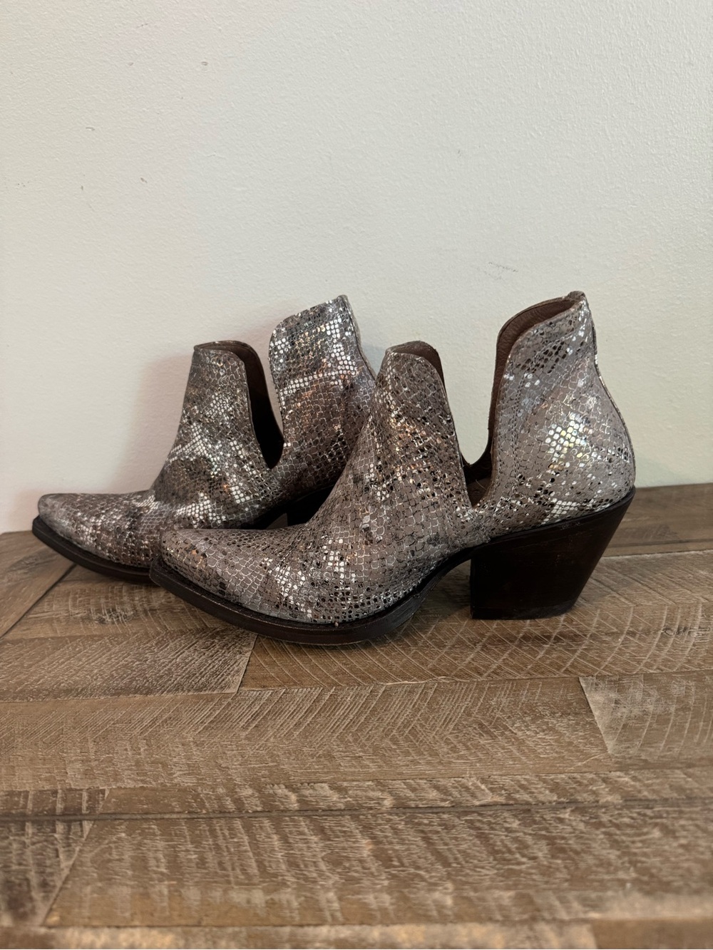 Ariat Dixon Metallic Silver Snakeskin Leather Western Ankle Boots 10029650